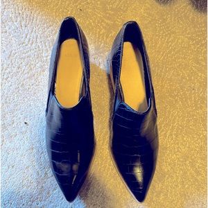 NWOT SHEIN snake skin design pointy toe. Very cute on